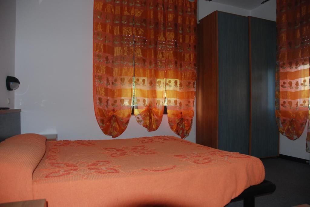 Hotel Olivi サロ エクステリア 写真