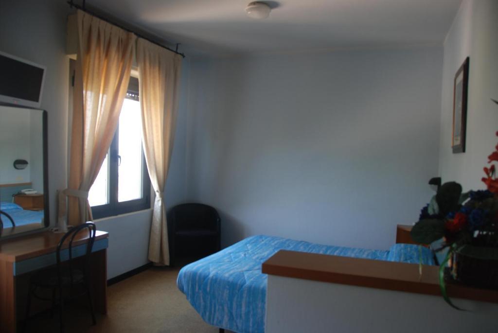 Hotel Olivi サロ エクステリア 写真