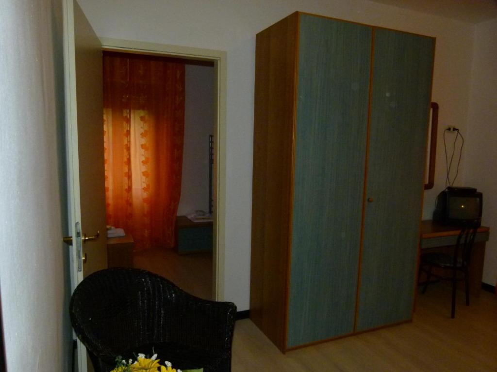 Hotel Olivi サロ エクステリア 写真