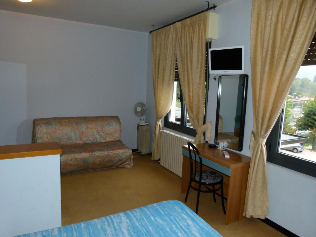 Hotel Olivi サロ エクステリア 写真