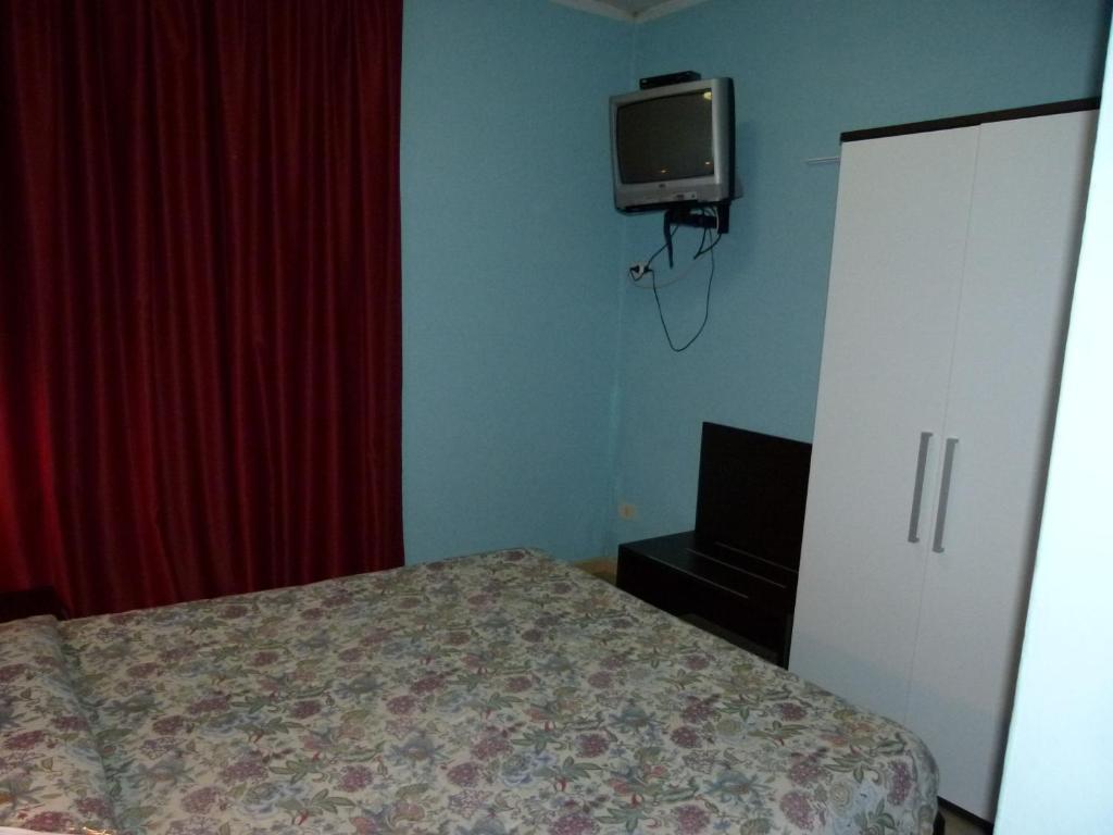 Hotel Olivi サロ エクステリア 写真