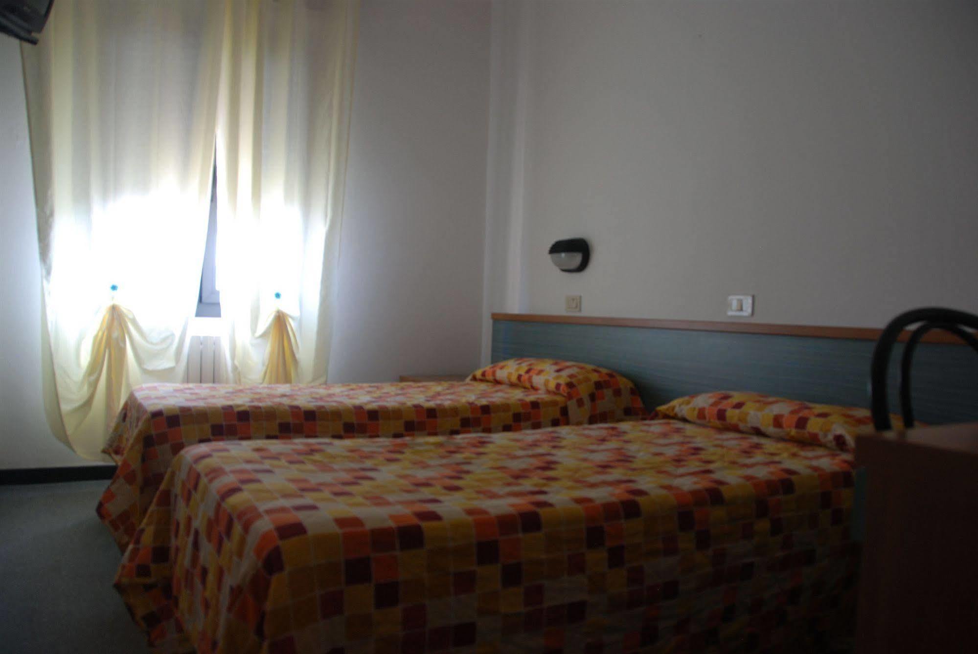 Hotel Olivi サロ エクステリア 写真