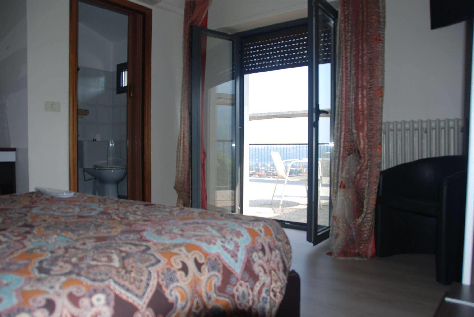 Hotel Olivi サロ エクステリア 写真