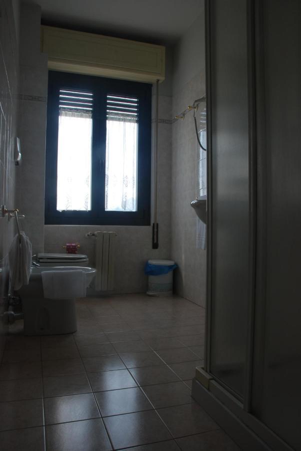 Hotel Olivi サロ エクステリア 写真