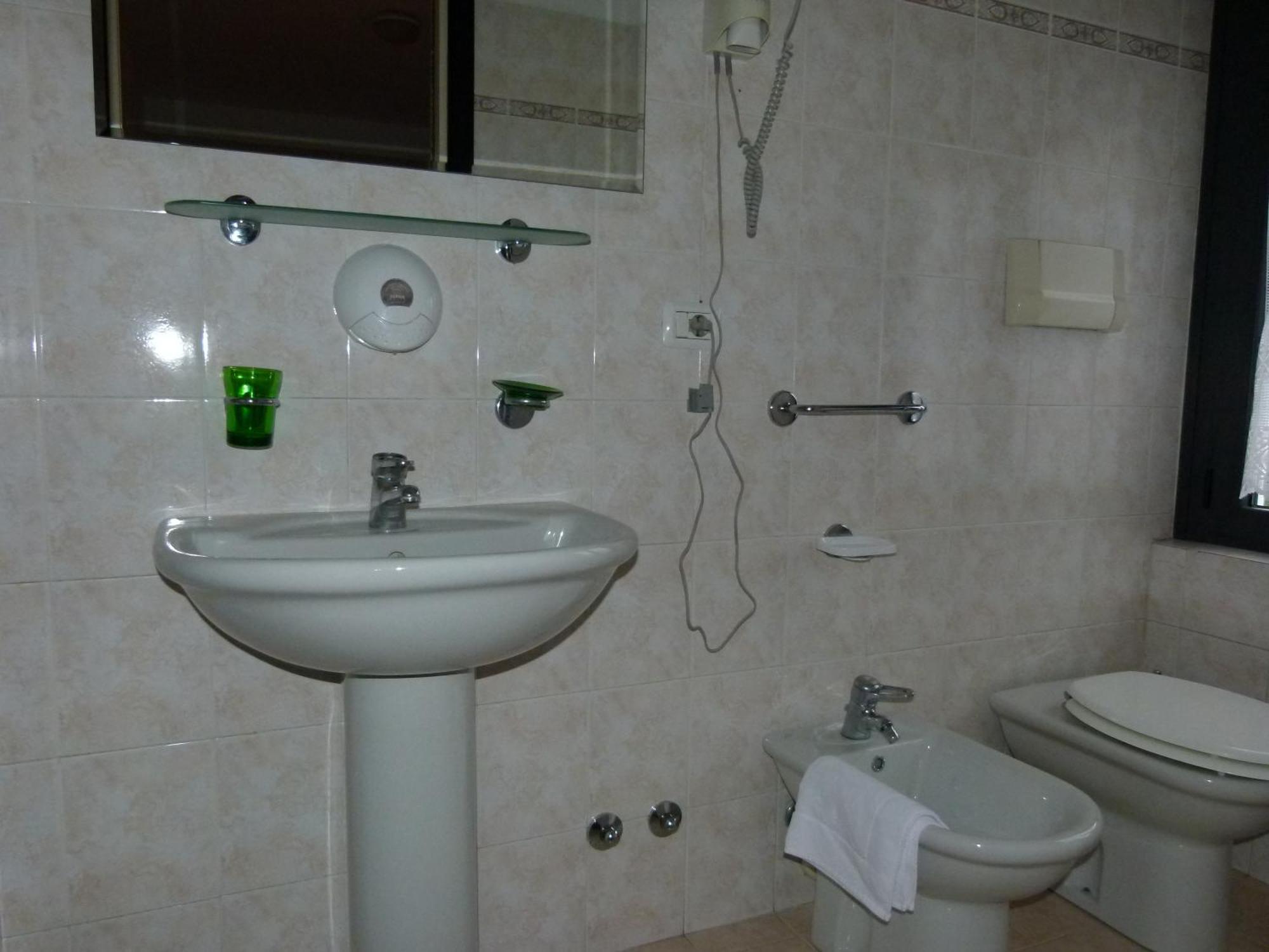 Hotel Olivi サロ エクステリア 写真